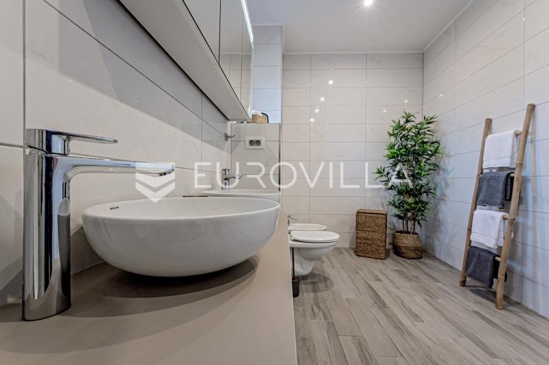 Kaštel Šućurac, twee moderne villa's met een gedeeld zwembad - 15