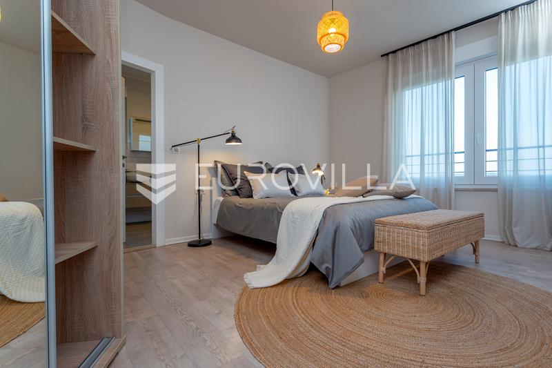 Kaštel Šućurac, twee moderne villa's met een gedeeld zwembad - 13
