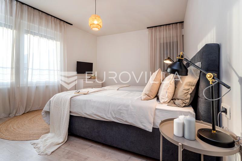 Kaštel Šućurac, twee moderne villa's met een gedeeld zwembad - 11