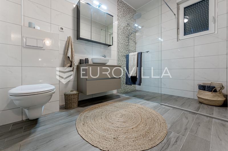 Kaštel Šućurac, twee moderne villa's met een gedeeld zwembad - 33