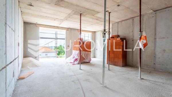 Trogir, kapalı güney cepheli balkonlu modern tek yatak odalı daire