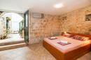 Makarska, Praça Kacic, casa histórica com espaços residenciais, de alojamento turístico e comerciais - 5