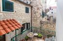 Makarska, Praça Kacic, casa histórica com espaços residenciais, de alojamento turístico e comerciais - 25