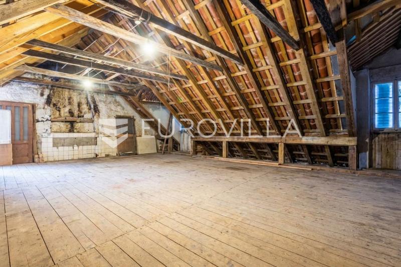 Makarska, Praça Kacic, casa histórica com espaços residenciais, de alojamento turístico e comerciais - 26