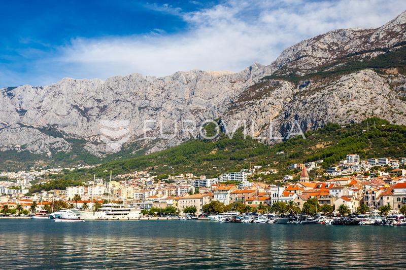 Makarska, Praça Kacic, casa histórica com espaços residenciais, de alojamento turístico e comerciais - 29