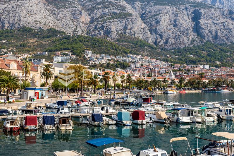 Makarska, Praça Kacic, casa histórica com espaços residenciais, de alojamento turístico e comerciais - 30