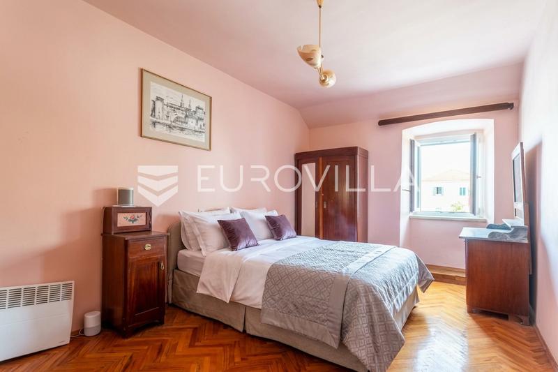 Makarska, Praça Kacic, casa histórica com espaços residenciais, de alojamento turístico e comerciais - 19