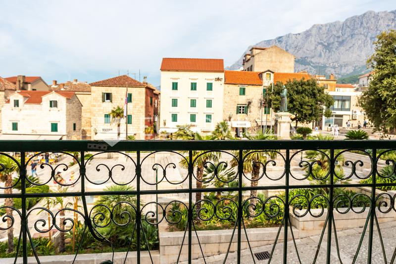 Makarska, Praça Kacic, casa histórica com espaços residenciais, de alojamento turístico e comerciais - 4