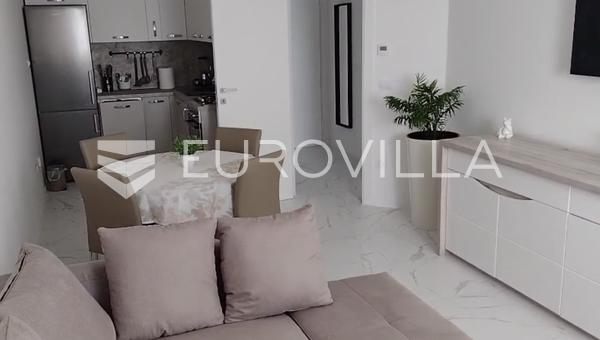 Rijeka, Srdoci, moderno apartamento de dos dormitorios en un edificio nuevo con vistas al mar, aparcamiento