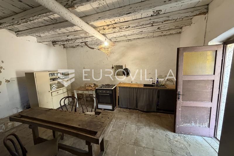 Vis, Marinje Zemlje, samostojna kamnita hiša - 2