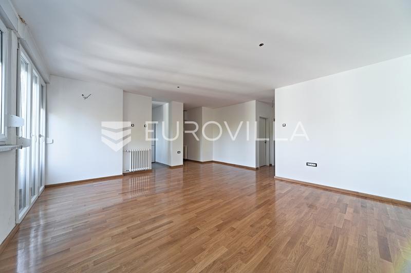 Sjenjak, en renoveret toværelses lejlighed med et samlet areal på 65,68 m² til salg. - 11