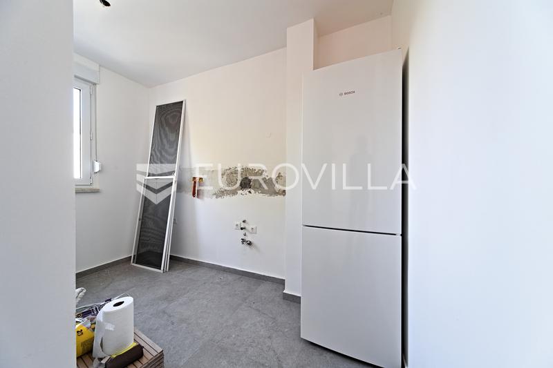 Sjenjak, en renoveret toværelses lejlighed med et samlet areal på 65,68 m² til salg. - 6