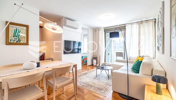 Zagreb, Donji grad, moderan dvosoban stan s loggijom i garažnim parkirnim mjestom, 55 m²