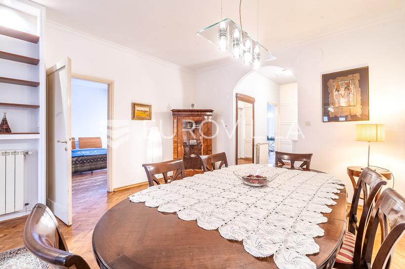 Zagreb, Centar, Martićeva, prostran starozagrebački trosoban stan s liftom, 106 m², 3 loggie