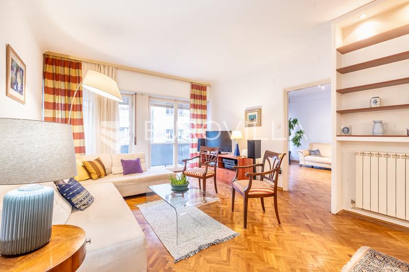 Zagreb, Centar, Martićeva, prostran starozagrebački trosoban stan s liftom, 106 m², 3 loggie