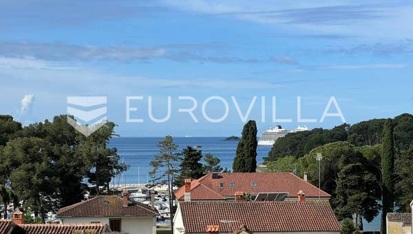 Istria, Rovinj, 2. kerroksen kahden makuuhuoneen kattohuoneisto E, jonka nettokäyttöala on 152,82 m²