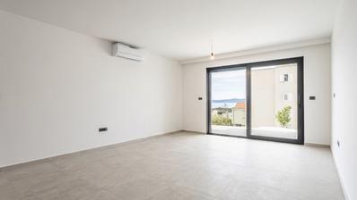 Makarska, Zweizimmerwohnung mit Terrasse und Meerblick in einem Neubau