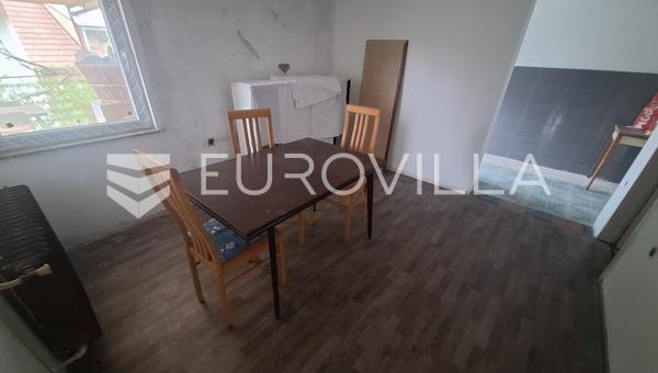 Duga Resa, Gornje Mrzlo Polje Mrežničko, ev 250 m², Mrežnica'ya 150 m