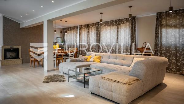 Istra, Medulin, višesoban penthouse s predivnom terasom i pogledom