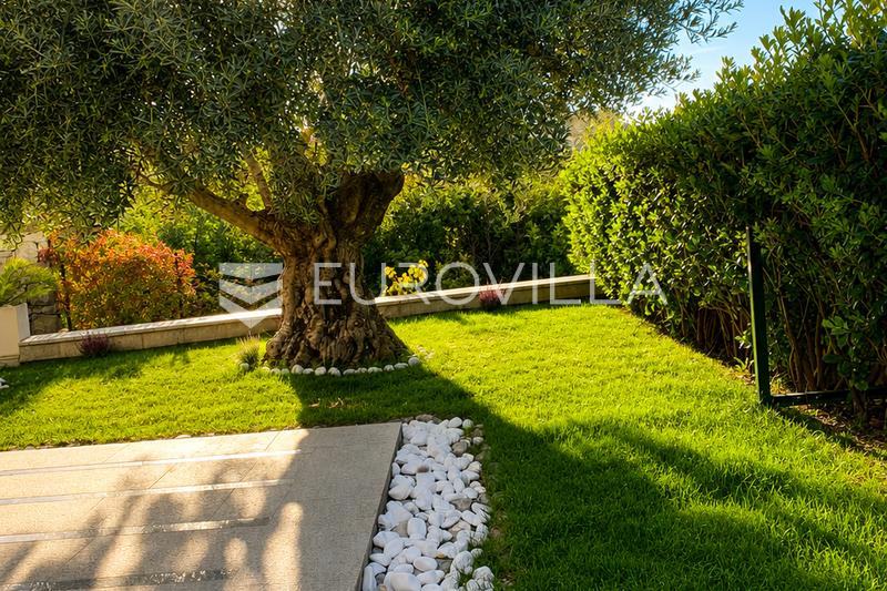 Kostrena, villa de lujo con piscina y vistas panorámicas al mar, 320 m² de espacio habitable - 6