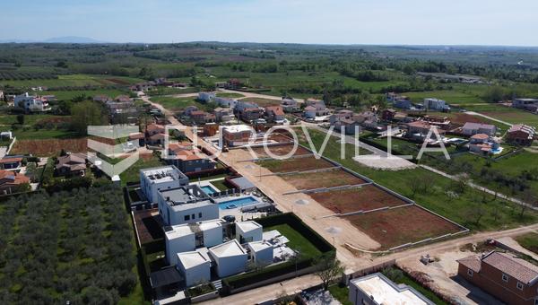 Ístria, Kastelir, terreno edificável de 4054m2 com projeto e alvará de construção válido.