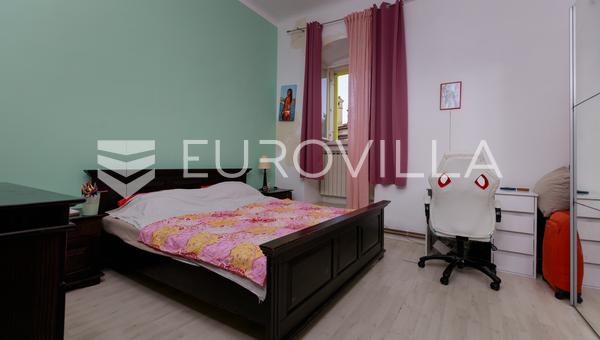 Opatija, Volosko, Spacious Four-Bedroom Apartment, Just 70 m from the Sea.