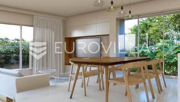Kaštel Novi, moderna vila u izgradnji s bazenom i pogledom na more