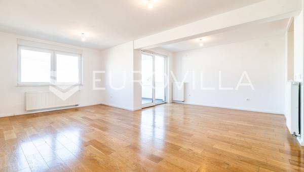 Zágráb, Gornja Dubrava, kereskedelmi ingatlan nettó hasznos területe 132 m², két kültéri parkolóhellyel