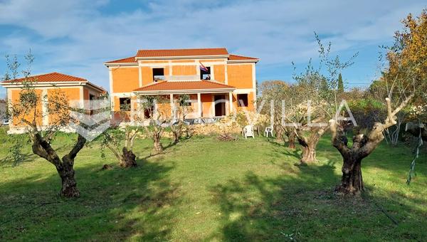 Zadar, Poličnik, uma casa na fase Rohbau numa ótima localização.