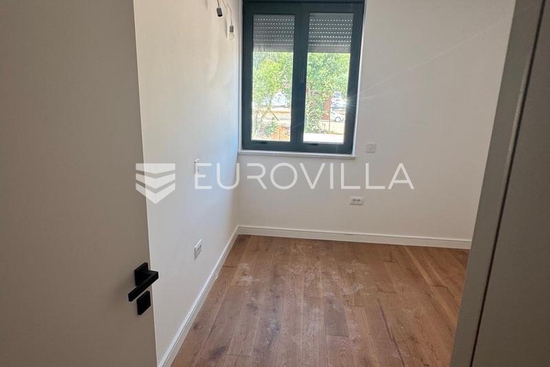Rovinj, arredores, apartamento espaçoso em edifício moderno com duas vagas de garagem - 5