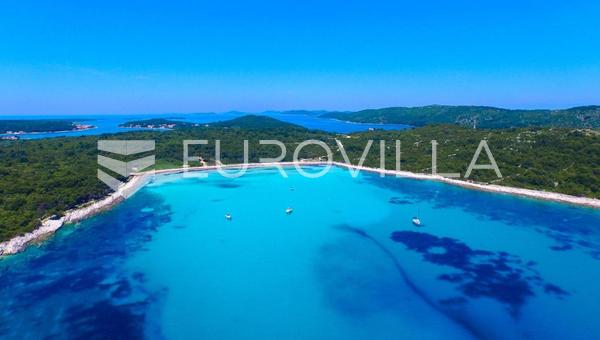 Sali, Veli Rat, deslumbrante terreno próximo ao mar