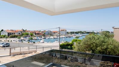 Zadar, Sukošan, luxusní třípokojový byt s terasou a výhledem na moře