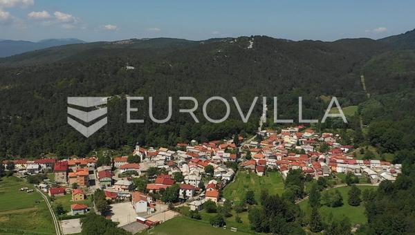 Klana'da, inşaat ruhsatı hazır, 750 m² büyüklüğünde, düz ve muhteşem bir arsa