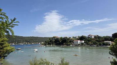 Rab - Supetarska Draga - hus första raden till havet - på sandstranden med en sidobyggnad