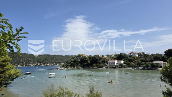 Rab - Supetarska Draga - maison première rangée à la mer - sur la plage de sable avec bâtiment annexe