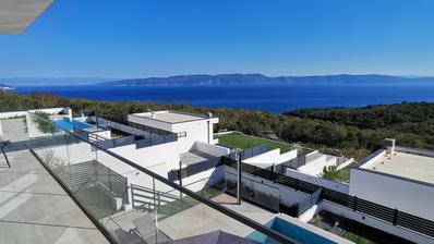 Raša, Crni - ekskluzivna moderna vila s bazenom i panoramskim pogledom na more