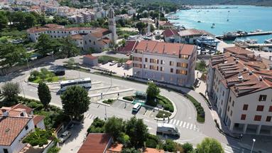 Cres Kasabası, Şehir Merkezi, Çatı Teraslı Üç Yatak Odalı Daire, YENİ BİNA