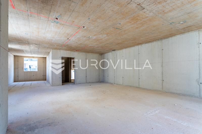 Makarska, eine Zweizimmerwohnung im ersten Stock mit einer geräumigen Terrasse - 2
