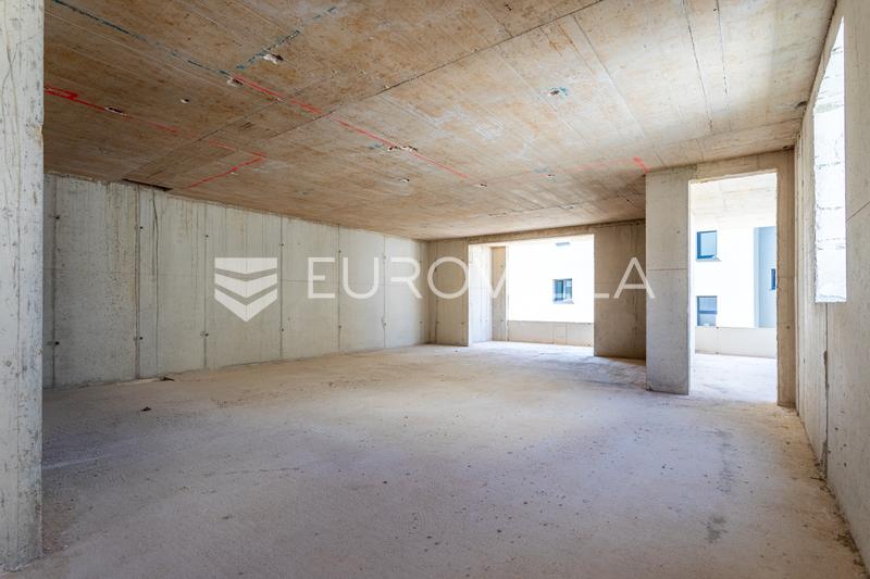 Makarska, eine Zweizimmerwohnung im ersten Stock mit einer geräumigen Terrasse - 4