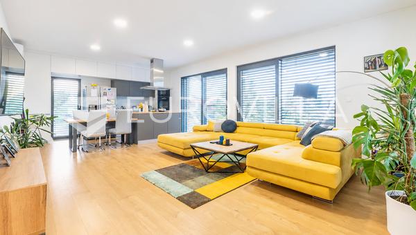 Zagreb, Bijenik, luxury villa 376.92 m² on a plot of 1,400 m², open view