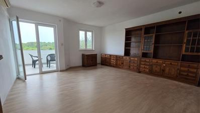 Pula, Vidikovac, enrumslägenhet på bottenvåningen med trädgård