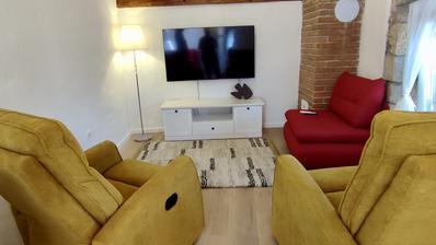Krk, Omišalj, adaptirana kamena kuća u nizu s pogledom na more površine 54 m²