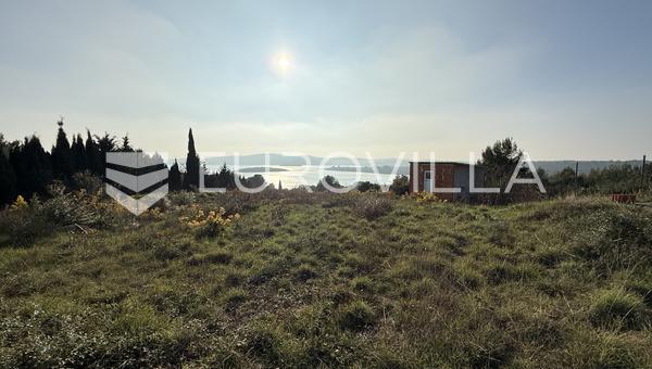 Medulin, Pomer, terreno para construção com vista panorâmica para o mar, 1526 m²
