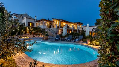Rogoznica, een prachtige villa met zwembad, uitzicht op zee en een verborgen tuin