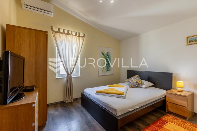 Rogoznica, havuzlu, deniz manzaralı ve gizli bahçeli güzel bir villa - 16