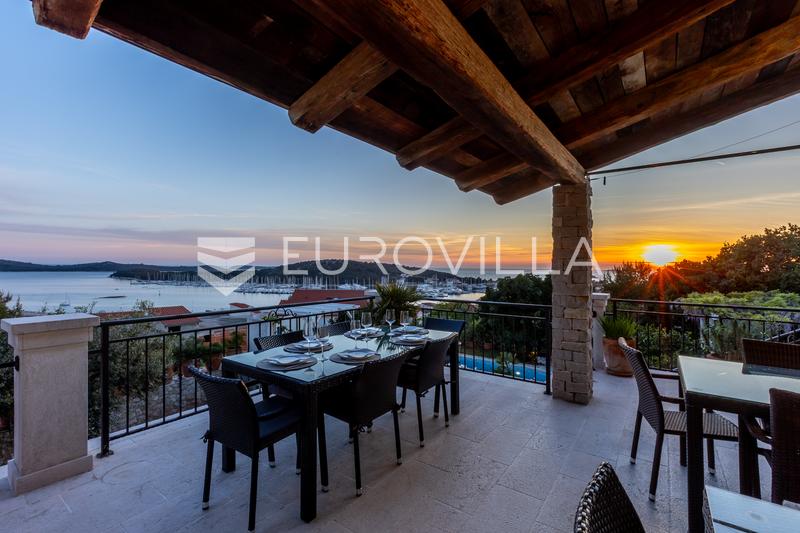 Rogoznica, havuzlu, deniz manzaralı ve gizli bahçeli güzel bir villa - 6
