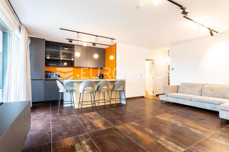 Split, jednosoban stan s prostranom terasom