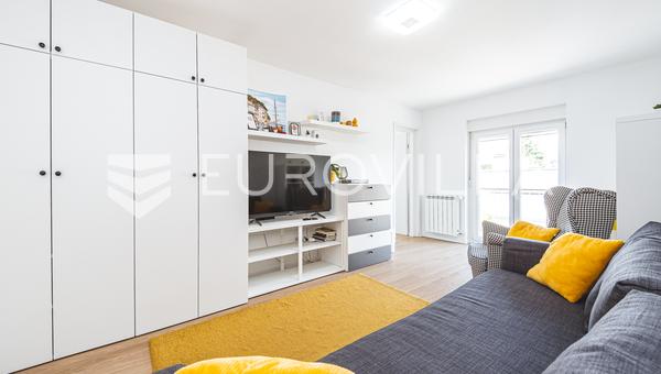 Zagreb, MAKSIMIR, three, bedroom apartment, 52 m², in an ideal location parking space