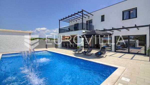 Istria, Marcana, cómoda casa moderna con piscina climatizada