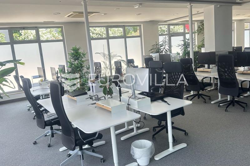Split'te ticari bir binada geniş ve modern ofis alanı. - 1